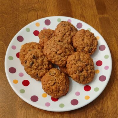 Chewy oatmeal raisin cookies
